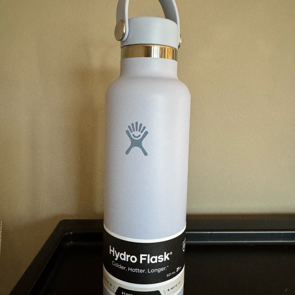New Hydro Flask 21 oz Standard Flex Cap - Surf Blue in box